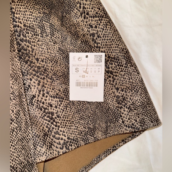 (NEW) Zara Snakeskin Skort - Picture 5 of 7